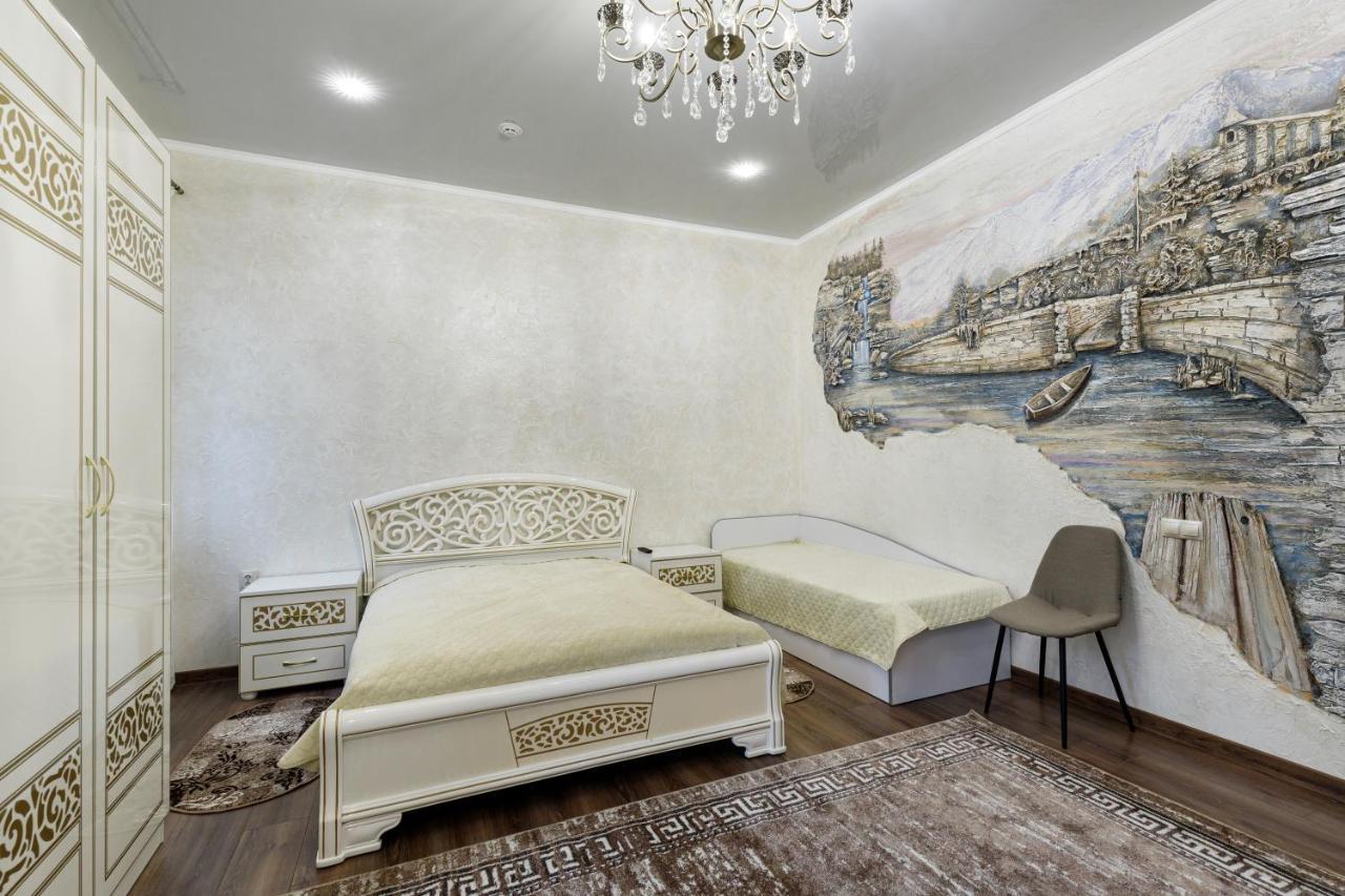 Апартаменти В Старому Місті Sweet House カームヤネツィ・ポジーリシクィイ エクステリア 写真
